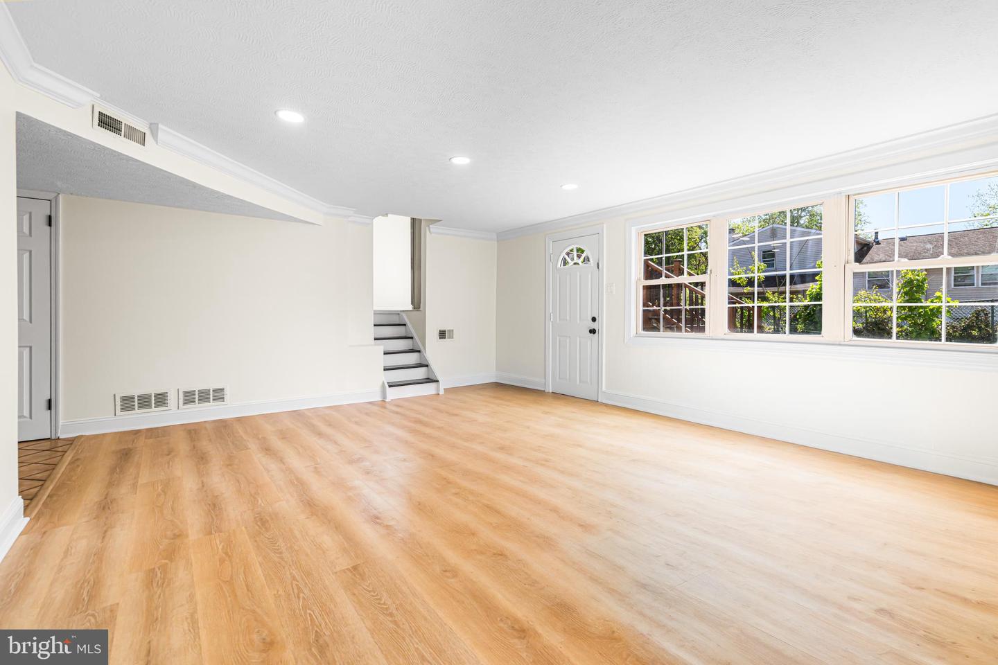 468 Woodhaven Plz Property Photo 3