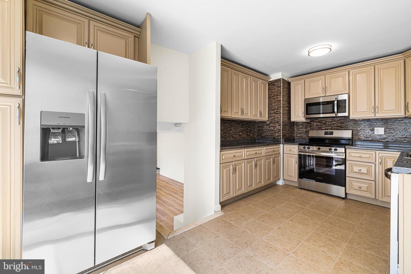 468 Woodhaven Plz Property Photo 5