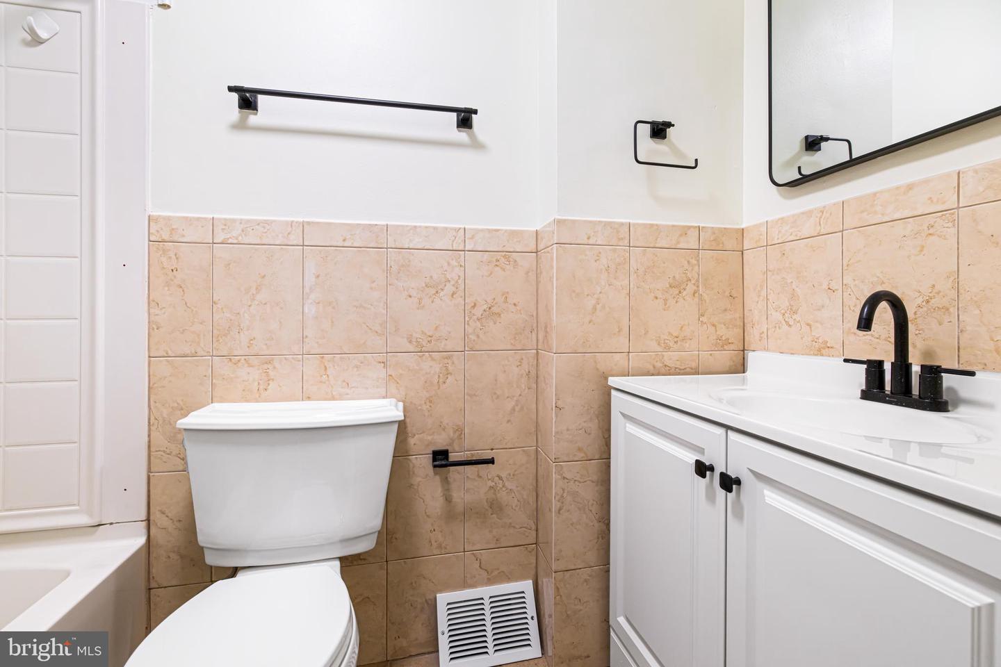 468 Woodhaven Plz Property Photo 17