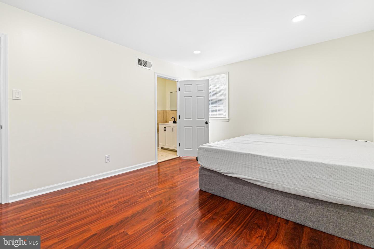 468 Woodhaven Plz Property Photo 18