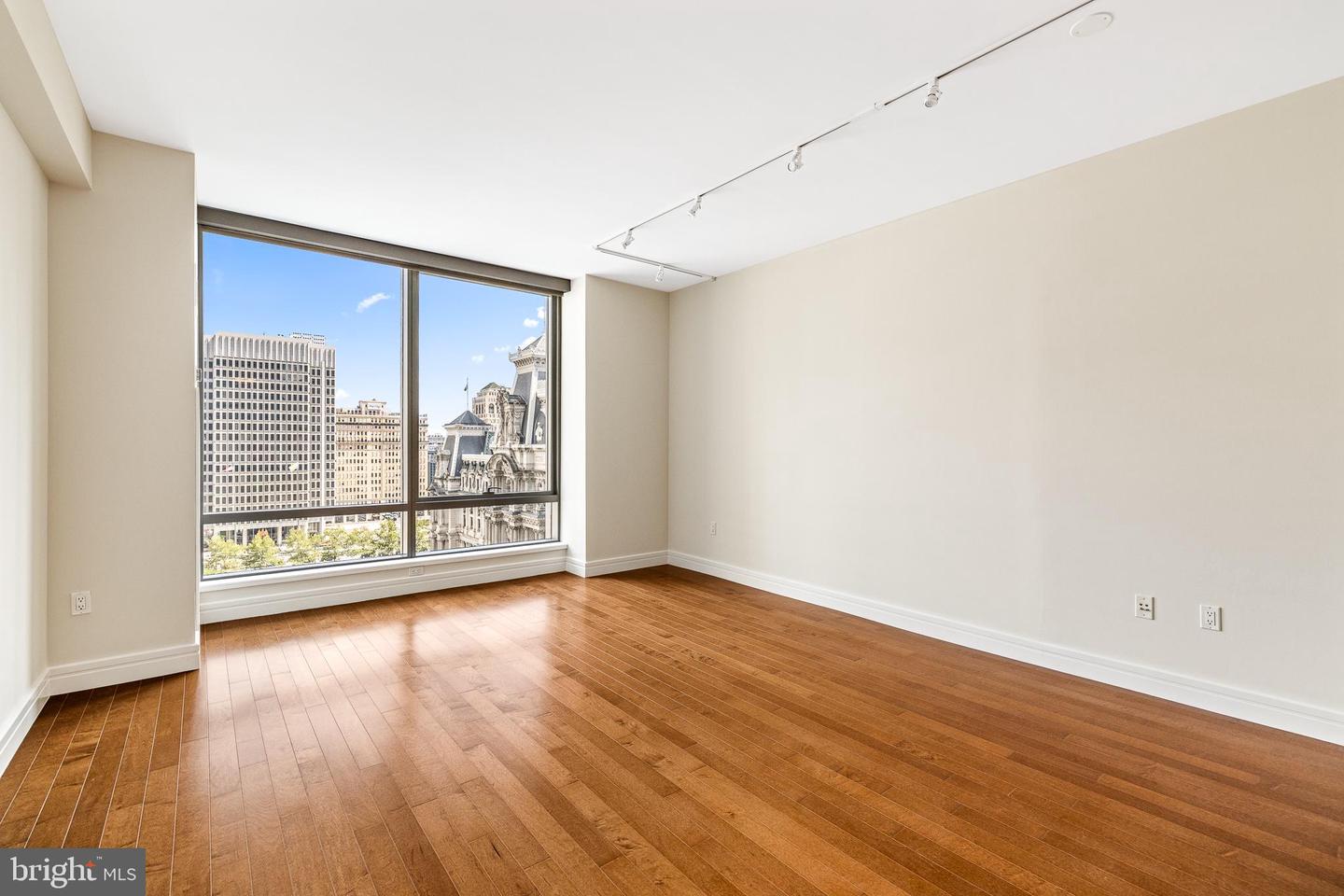1414 S Penn Sq #14e Property Photo 5