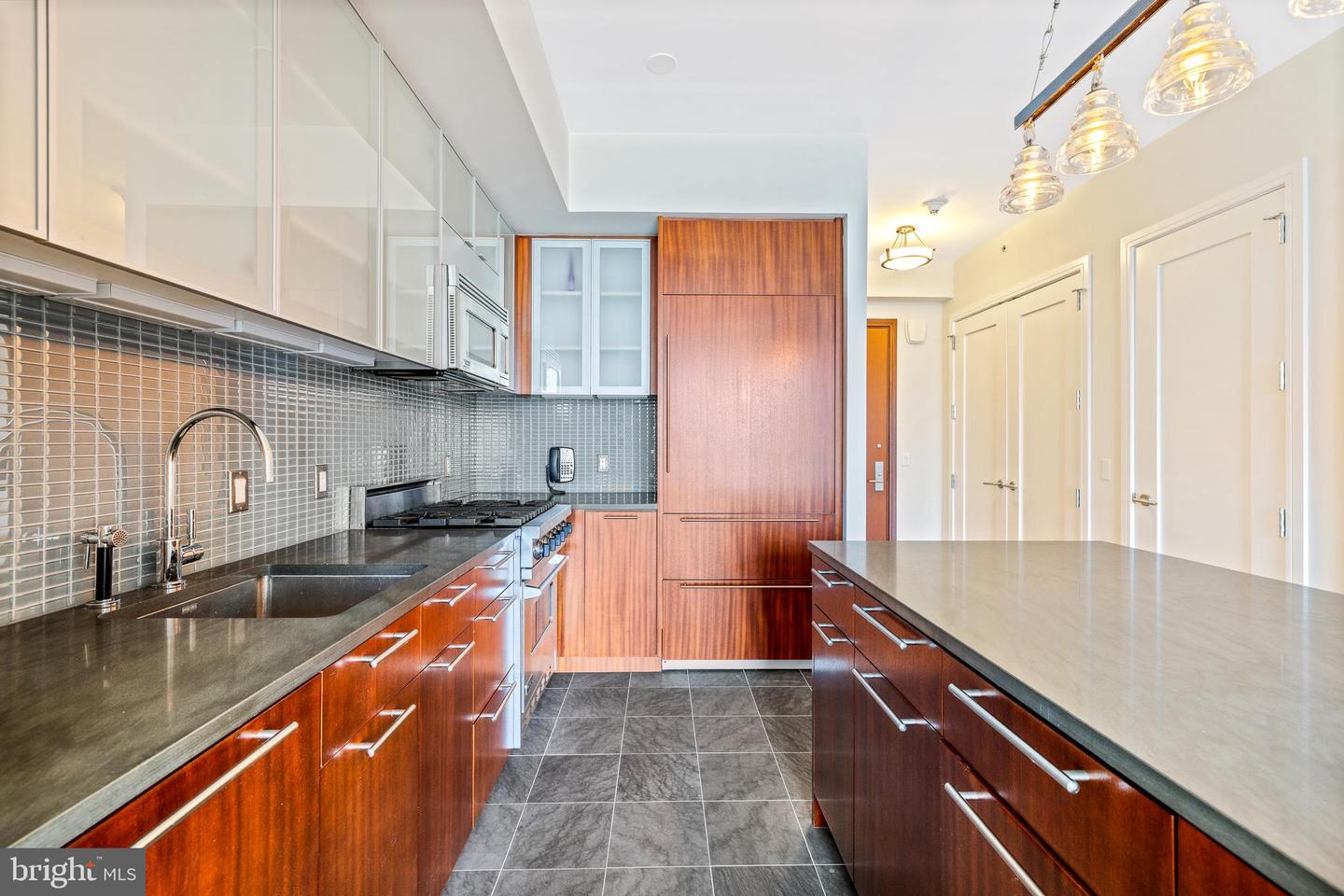 1414 S Penn Sq #14e Property Photo 6