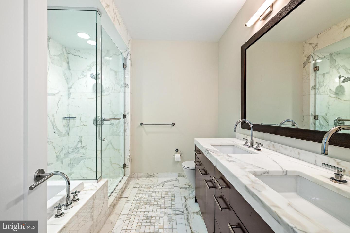 1414 S Penn Sq #14e Property Photo 8