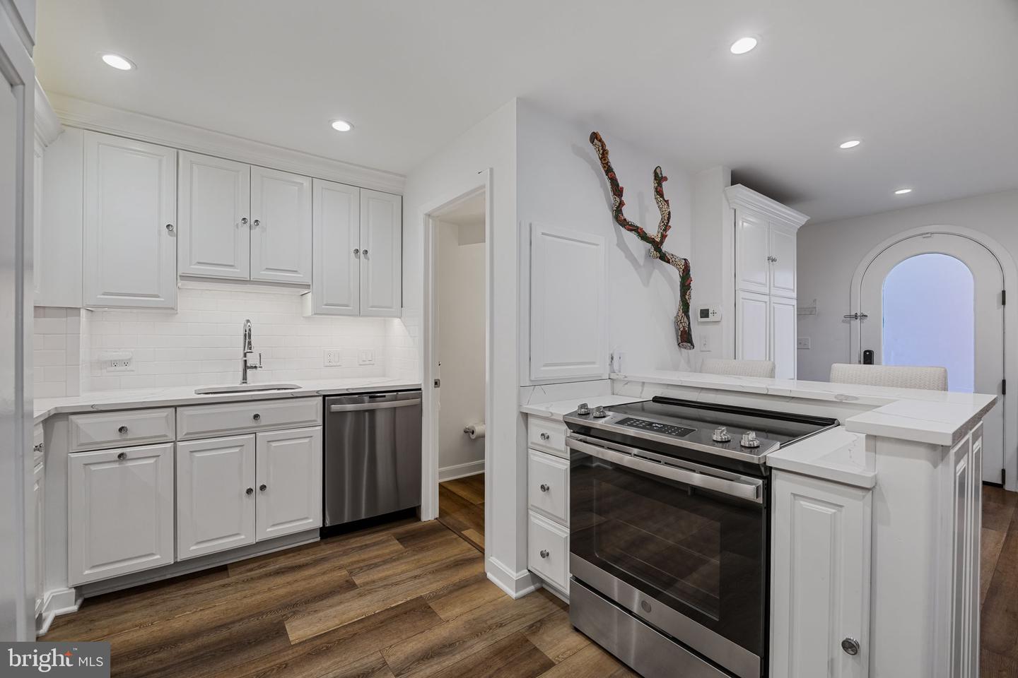 2027 Chancellor St Property Photo 10
