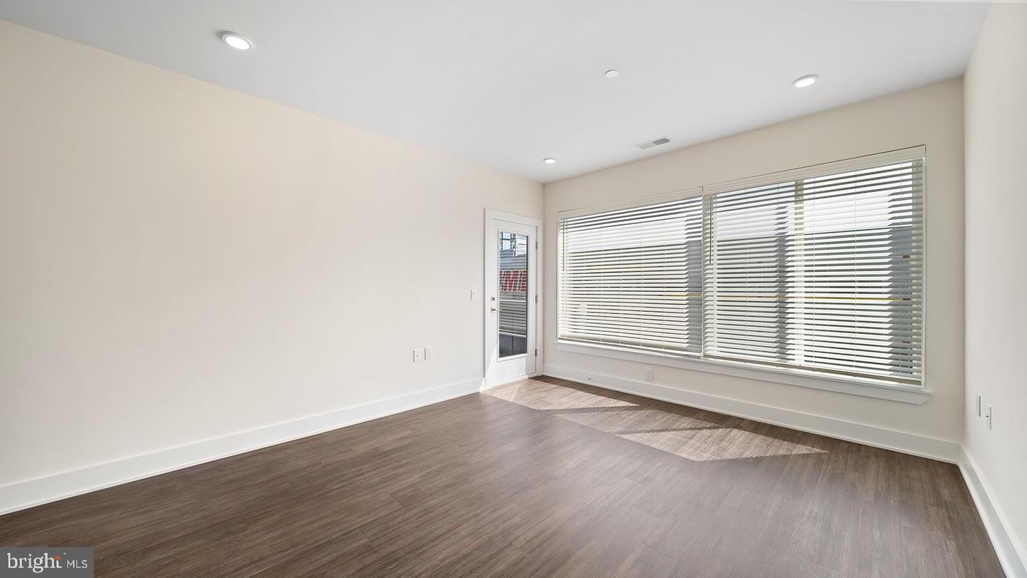 1148 N 2nd St #3h Property Photo 14
