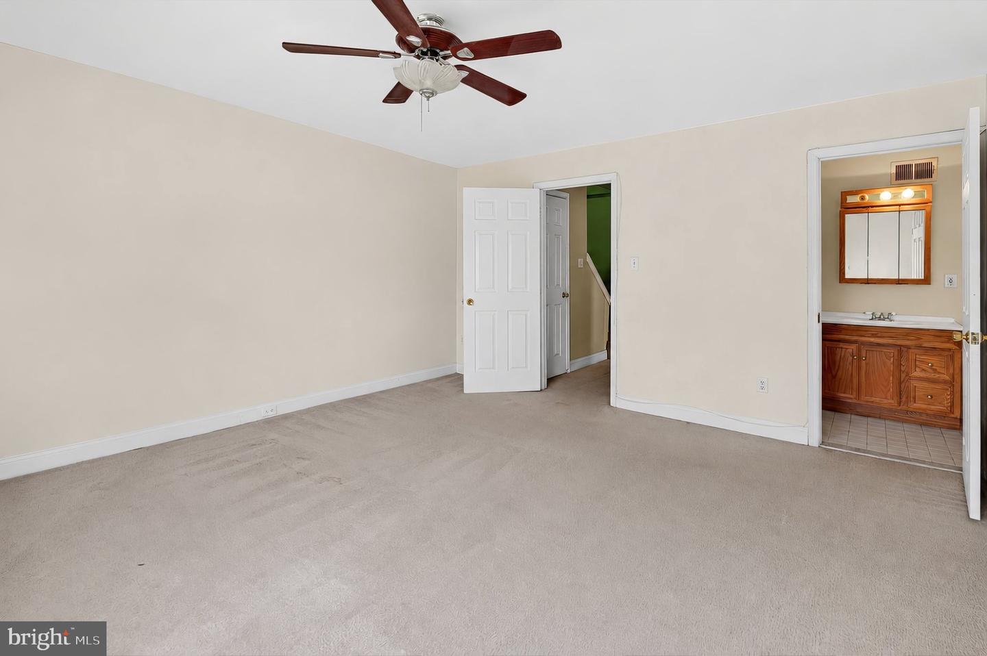 800 Unruh Ave Property Photo 6