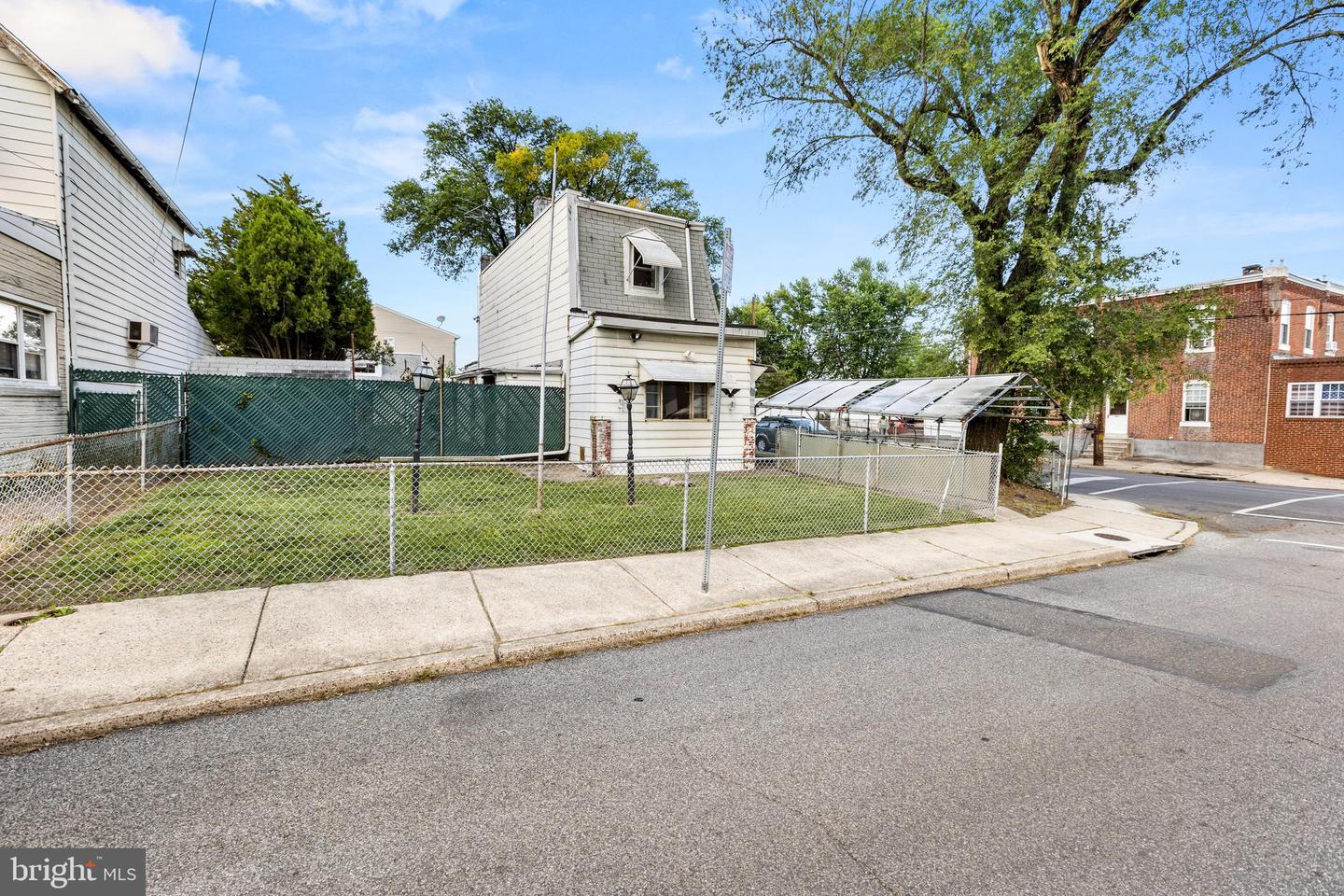 2617 S 76th St Property Photo 1