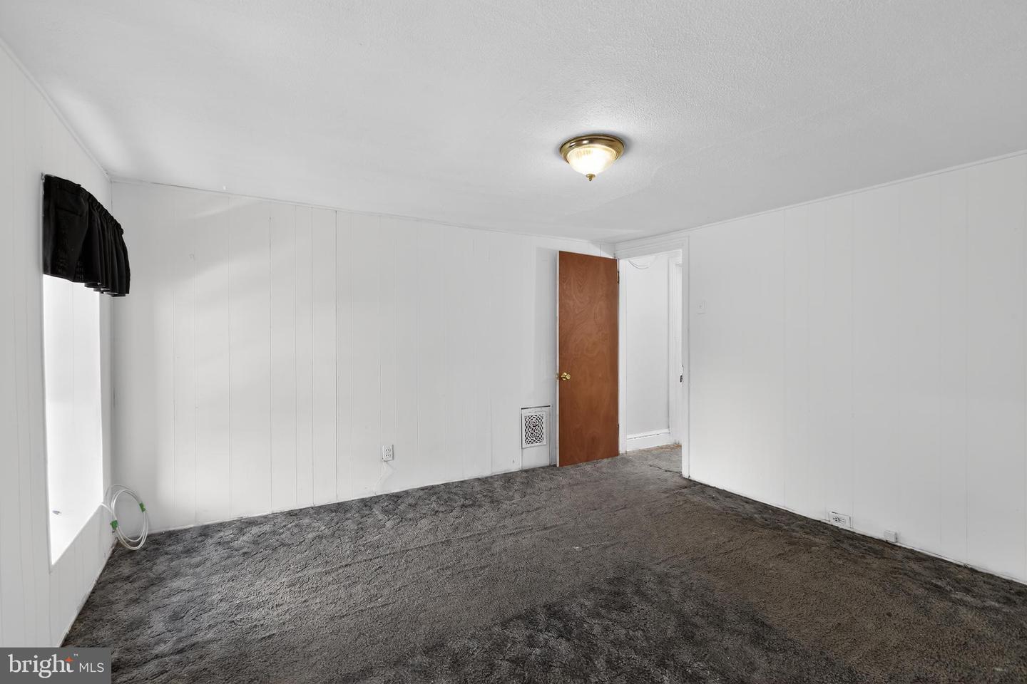 5542 Morris St Property Photo 8