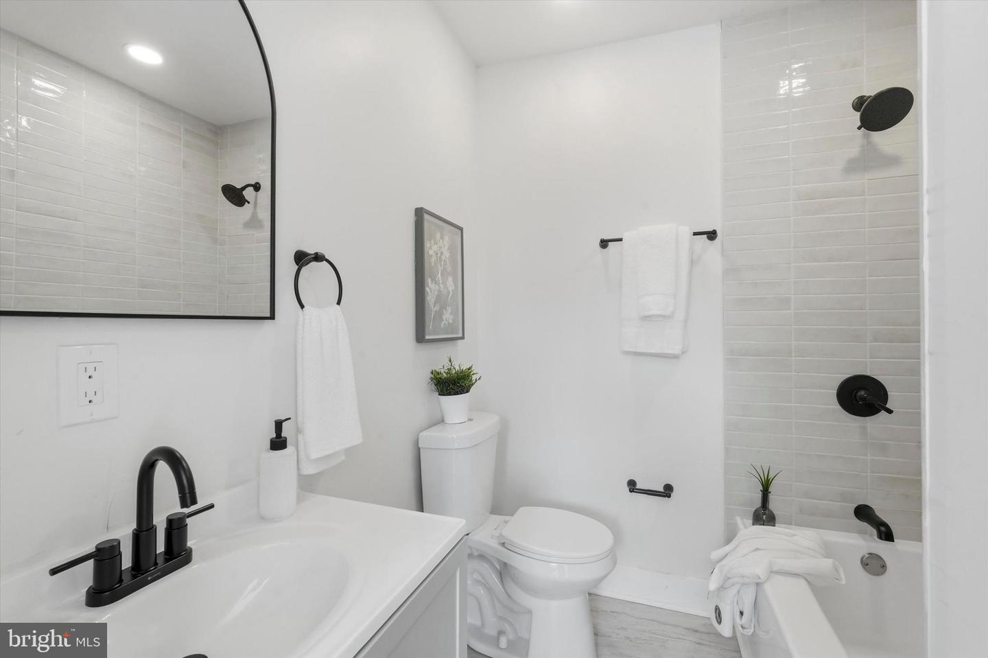 2345 S Bancroft St Property Photo 21