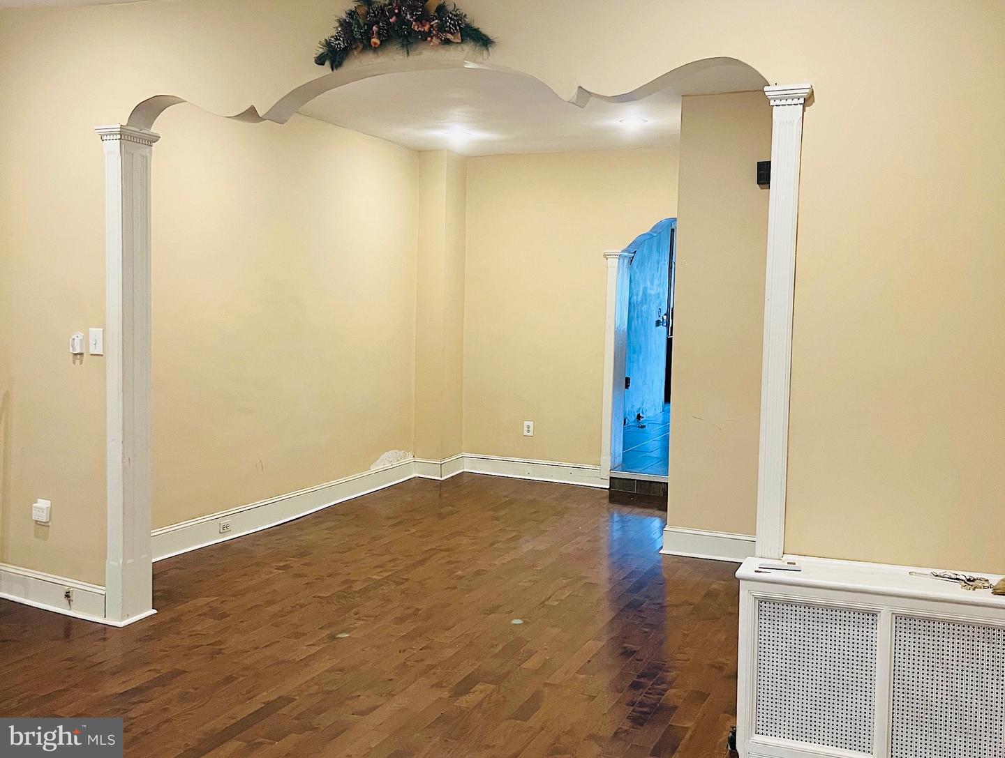 2605 E Somerset St Property Photo 2