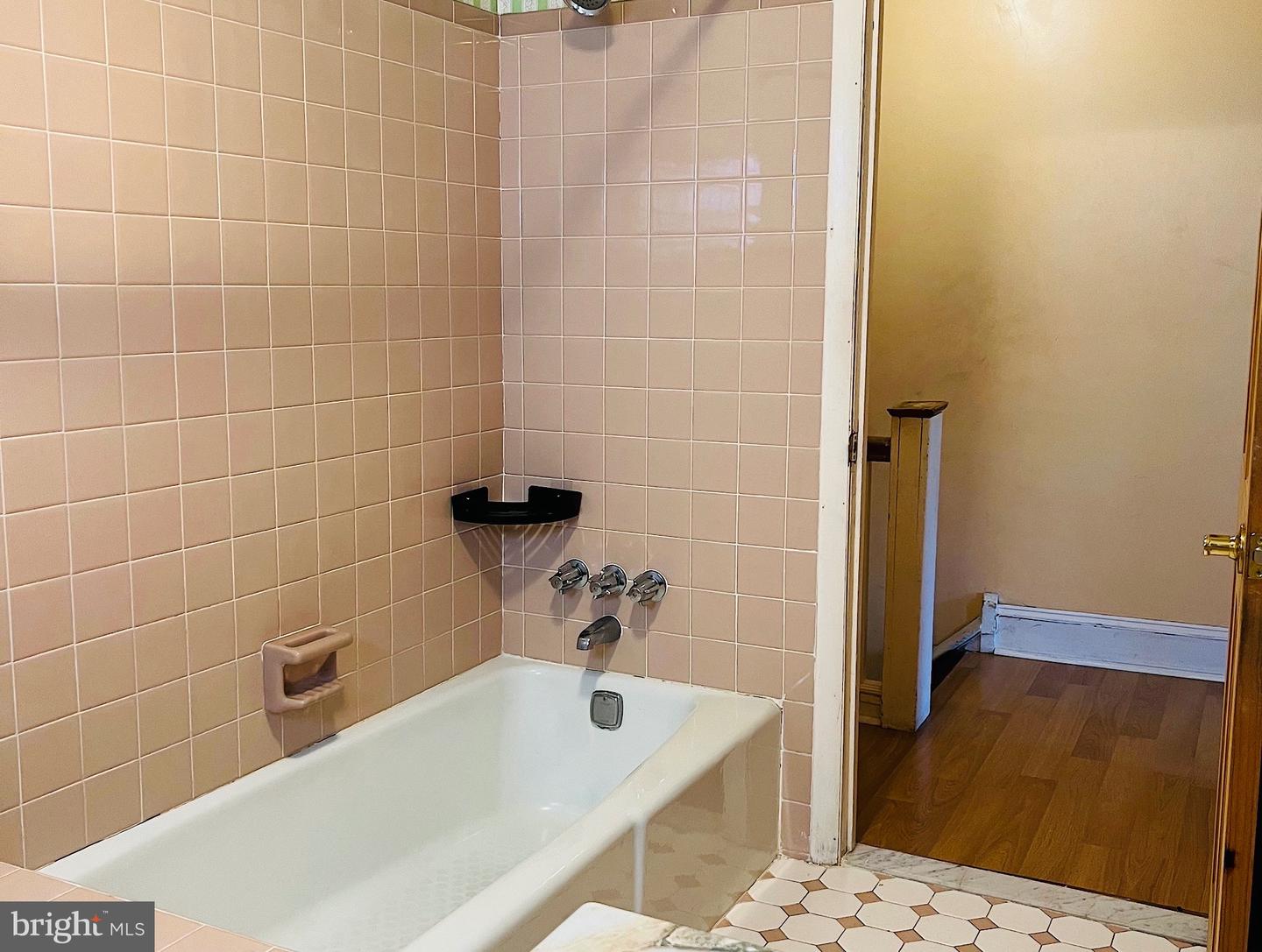 2605 E Somerset St Property Photo 13