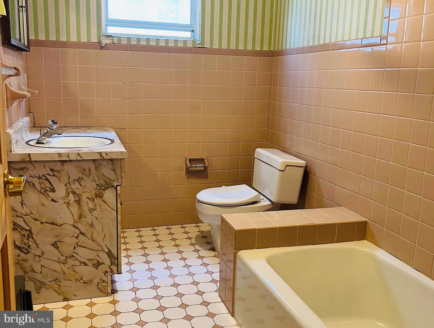 2605 E Somerset St Property Photo 14