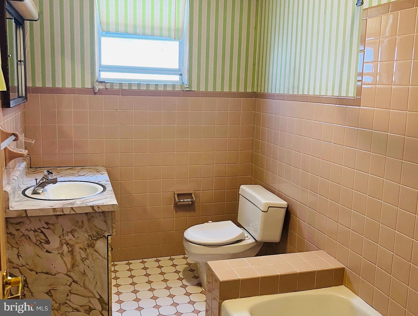 2605 E Somerset St Property Photo 15