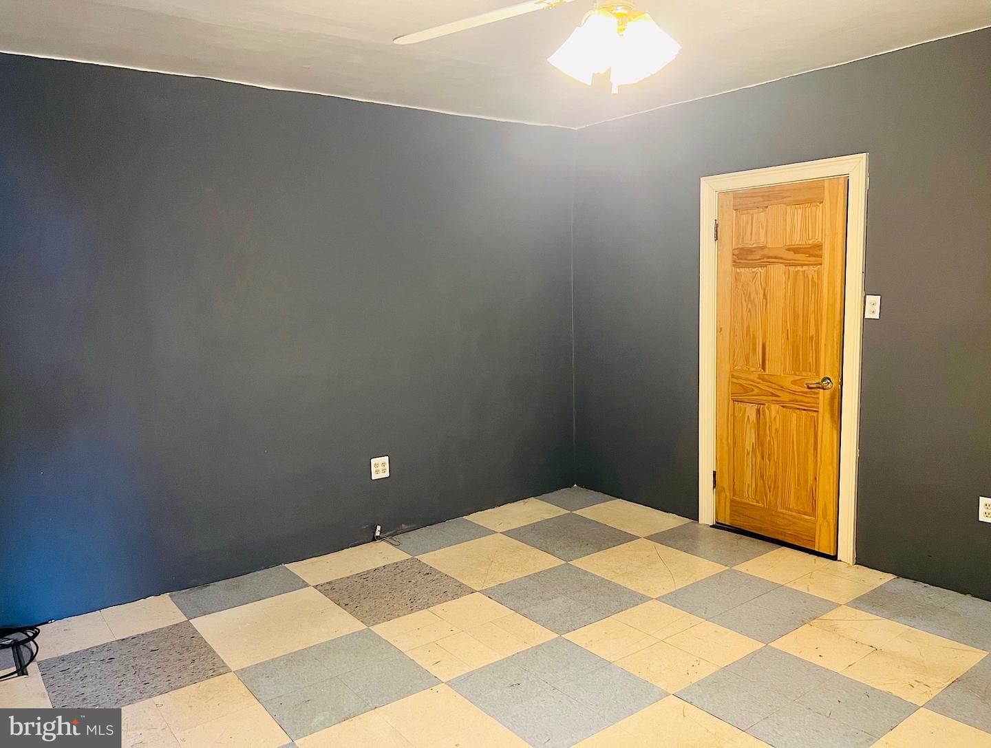 2605 E Somerset St Property Photo 19