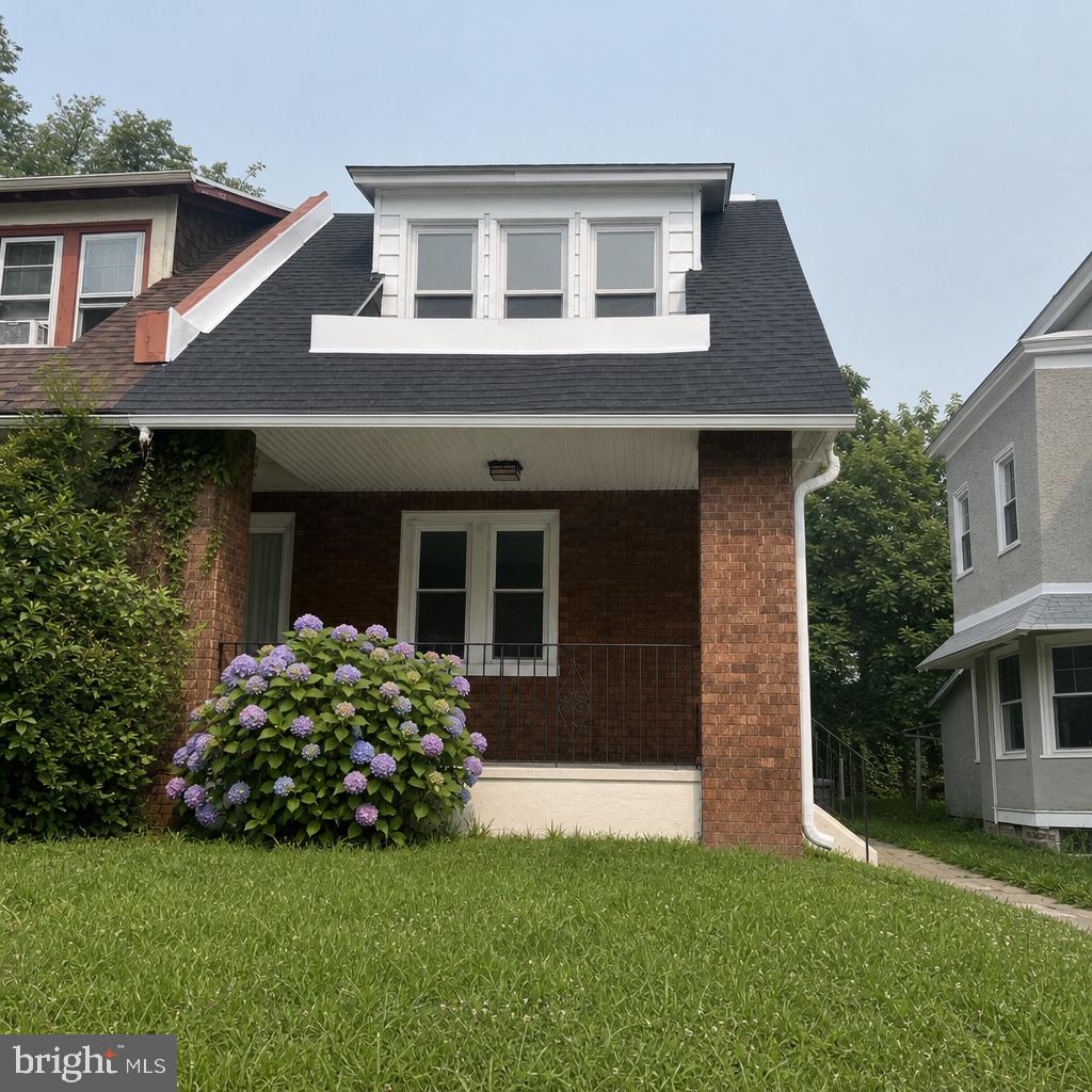 303 E Vernon Rd Property Photo 1