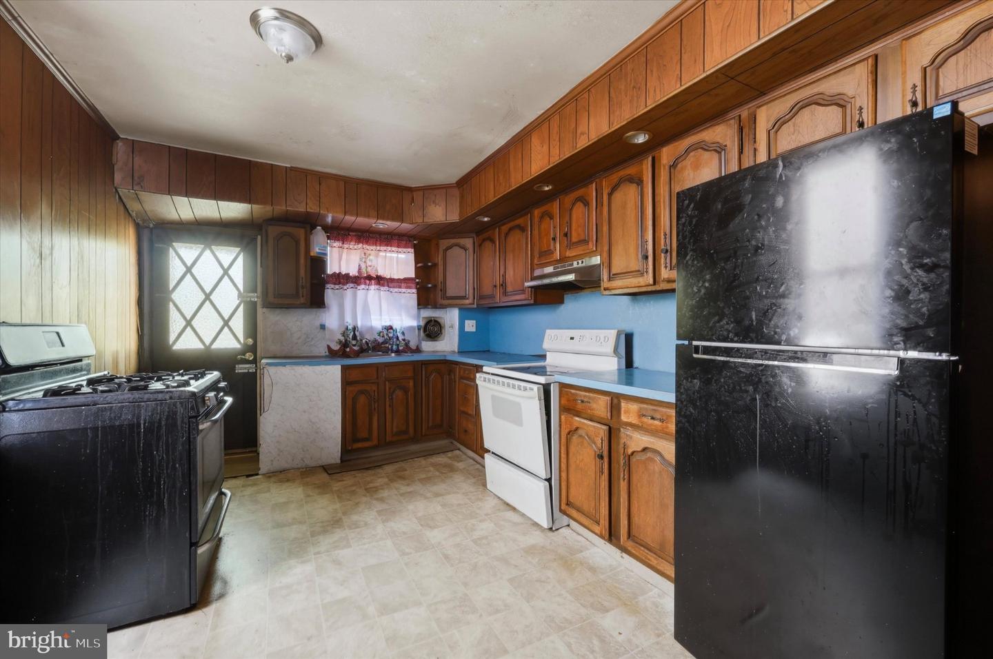 884 N 66th St Property Photo 5