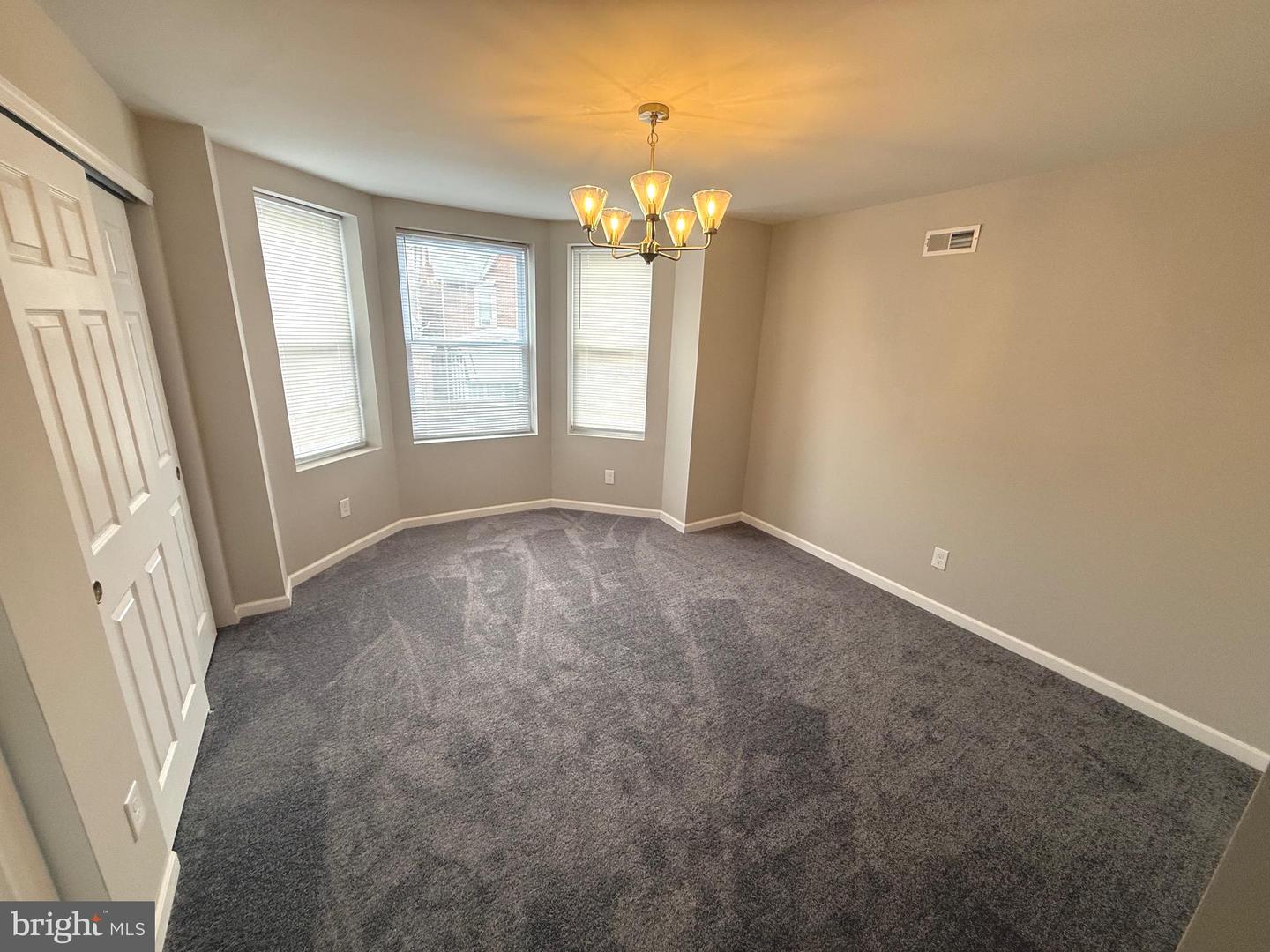 5946 N Camac St Property Photo 9