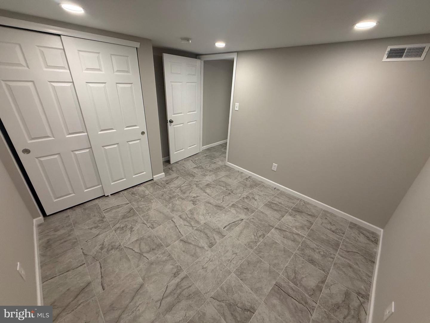 5946 N Camac St Property Photo 11