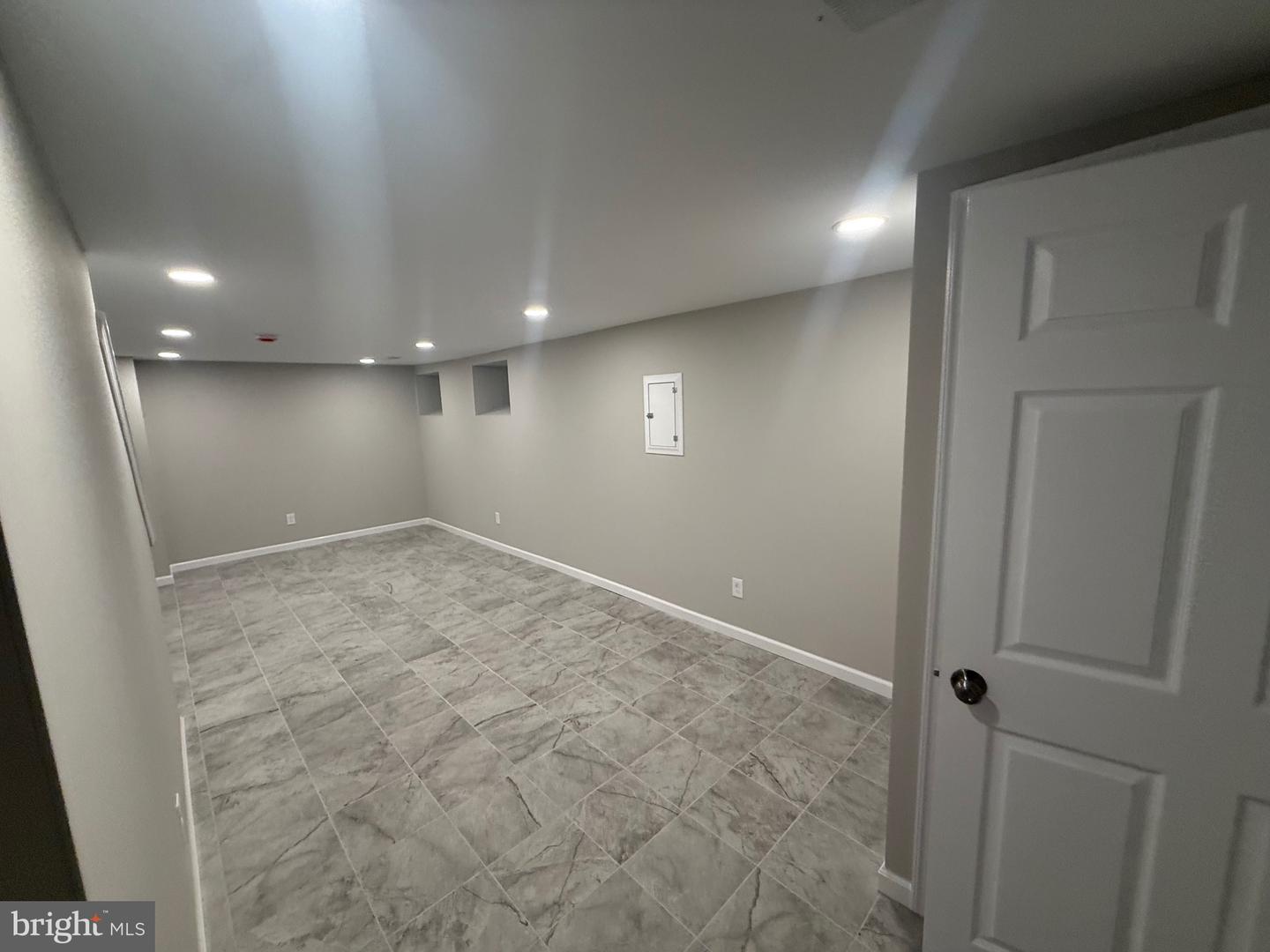5946 N Camac St Property Photo 12