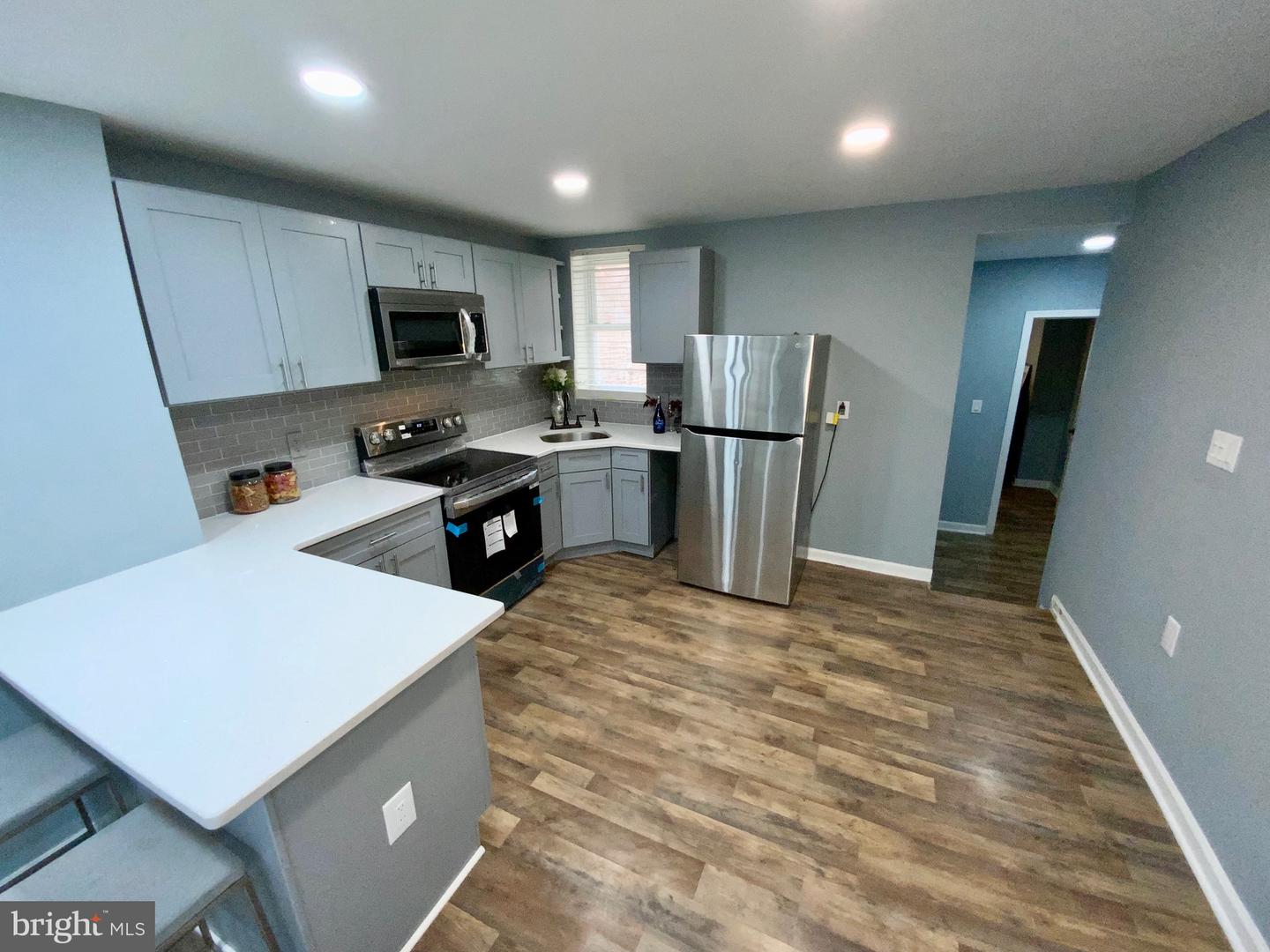 6033 Vine St Property Photo 4