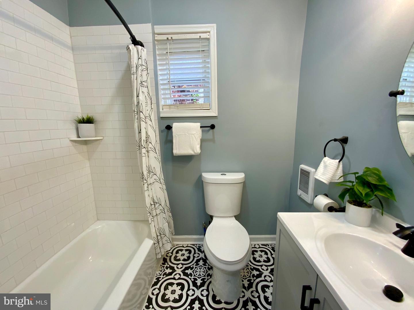 6033 Vine St Property Photo 5