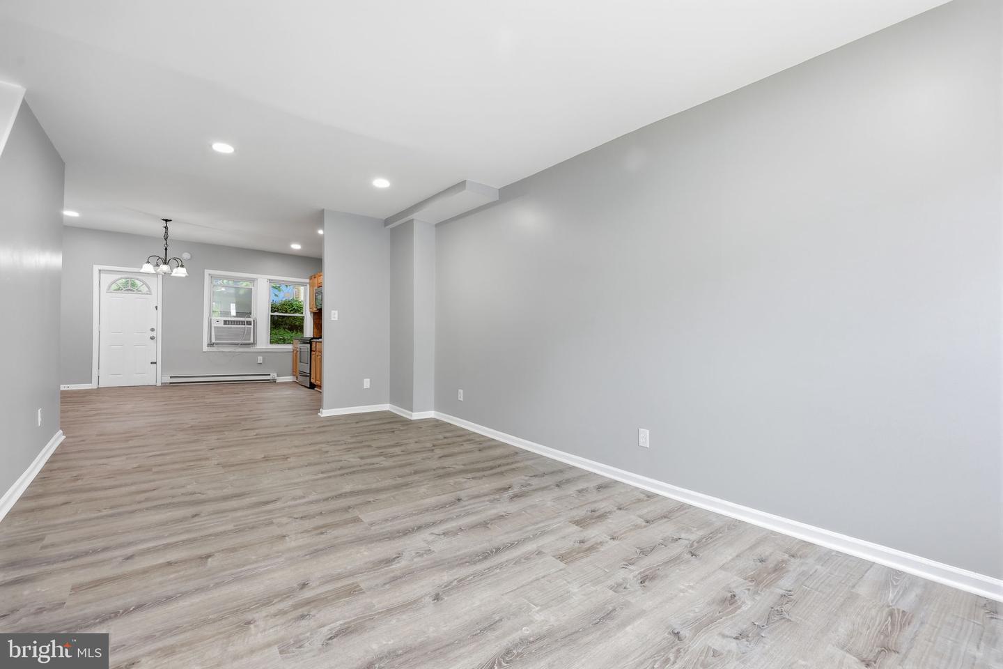 140 W Ashdale St Property Photo 2