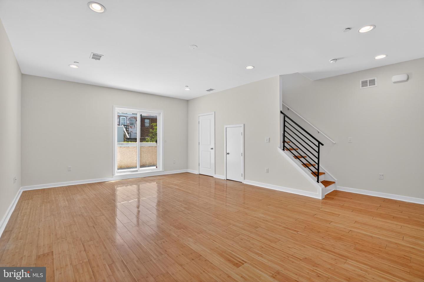1305 S Hancock St Property Photo 6