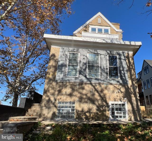 1329 W Roosevelt Blvd Property Photo 2