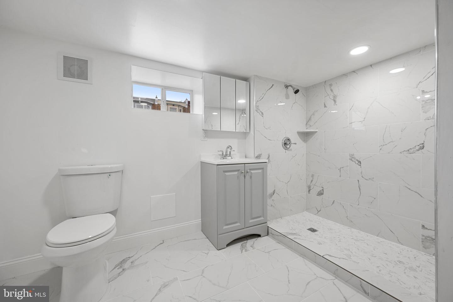 1029 S 54th St Property Photo 12