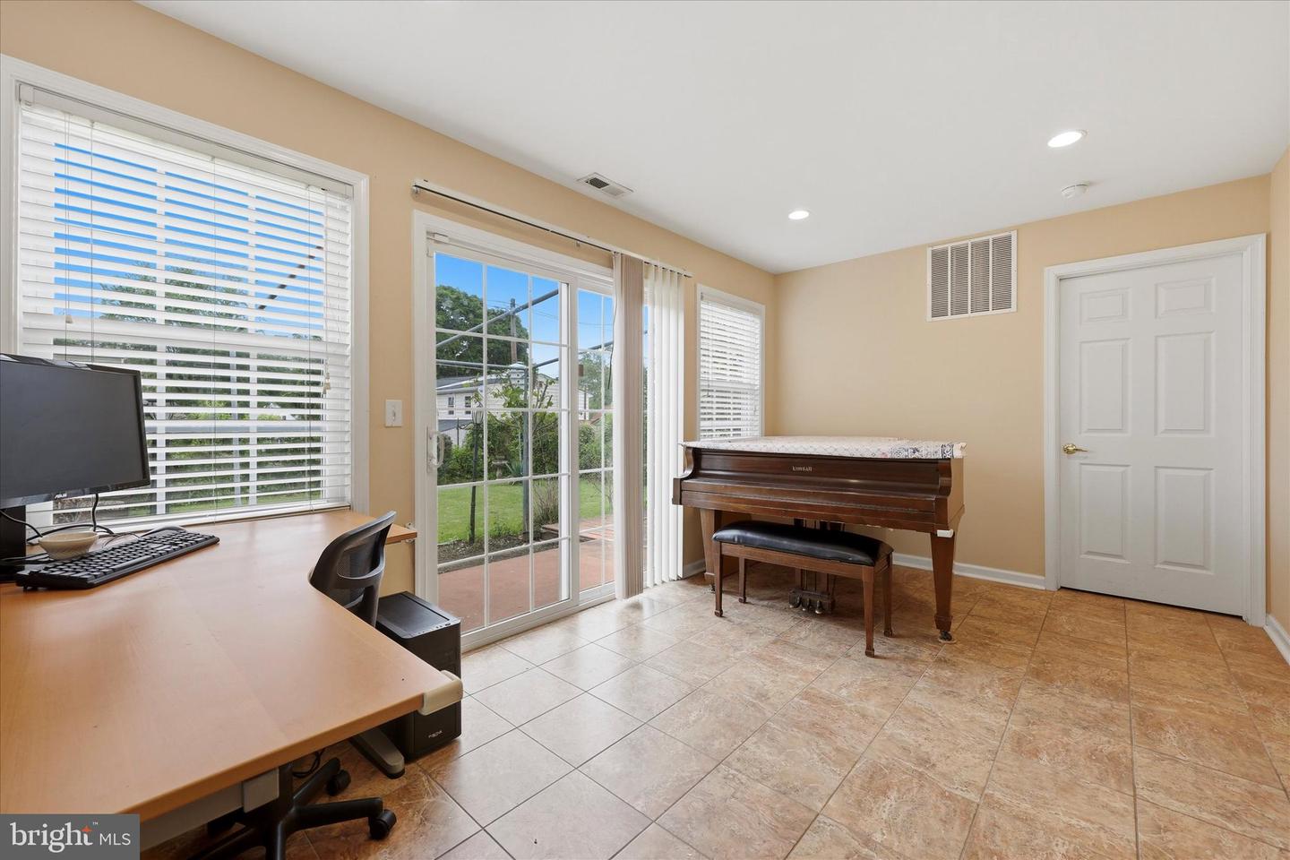 9342 Campus Ln Property Photo 10