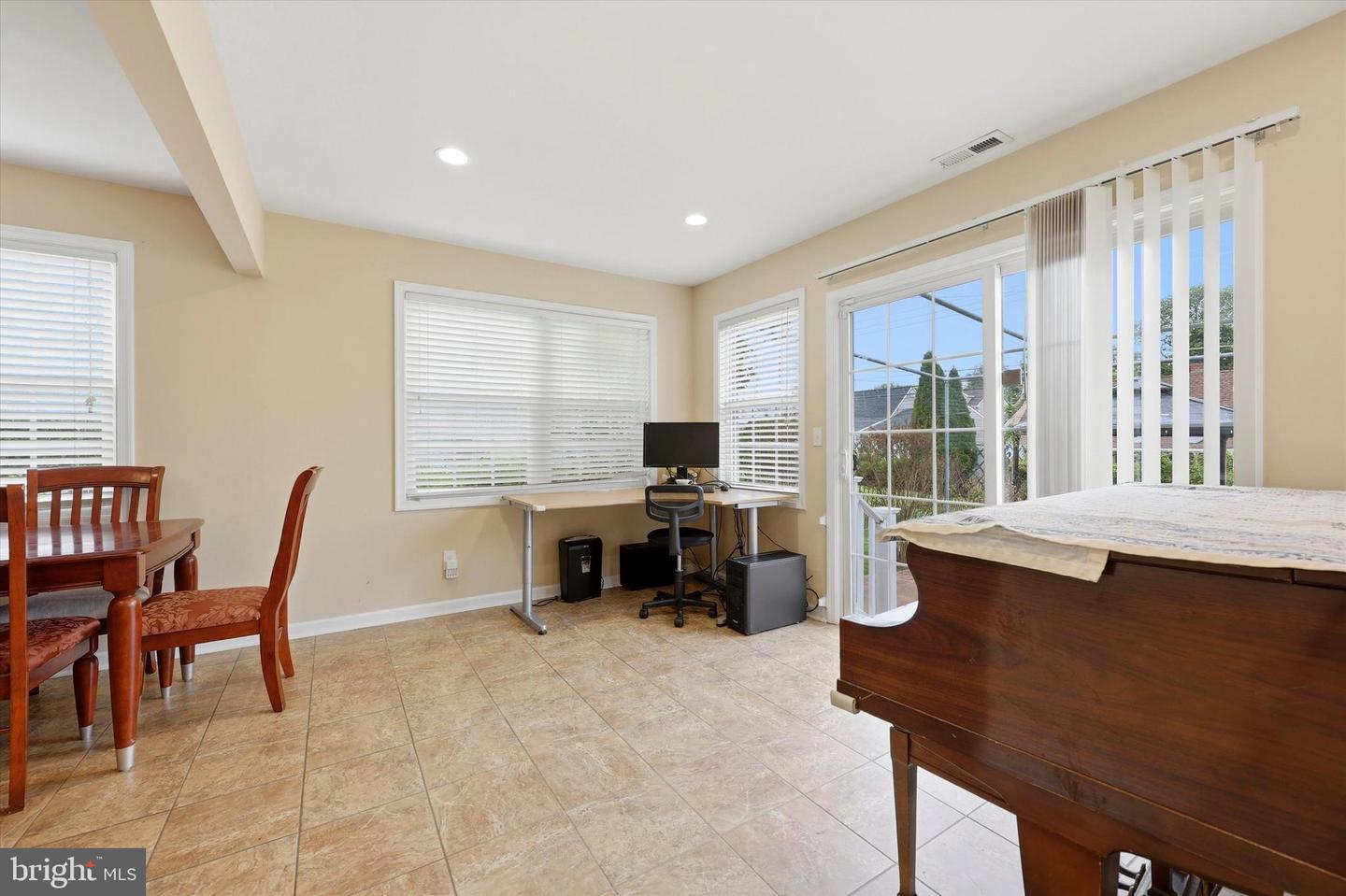 9342 Campus Ln Property Photo 11
