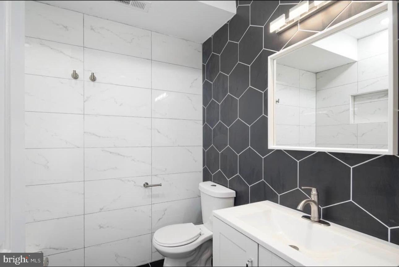 23 E Silver St Property Photo 3