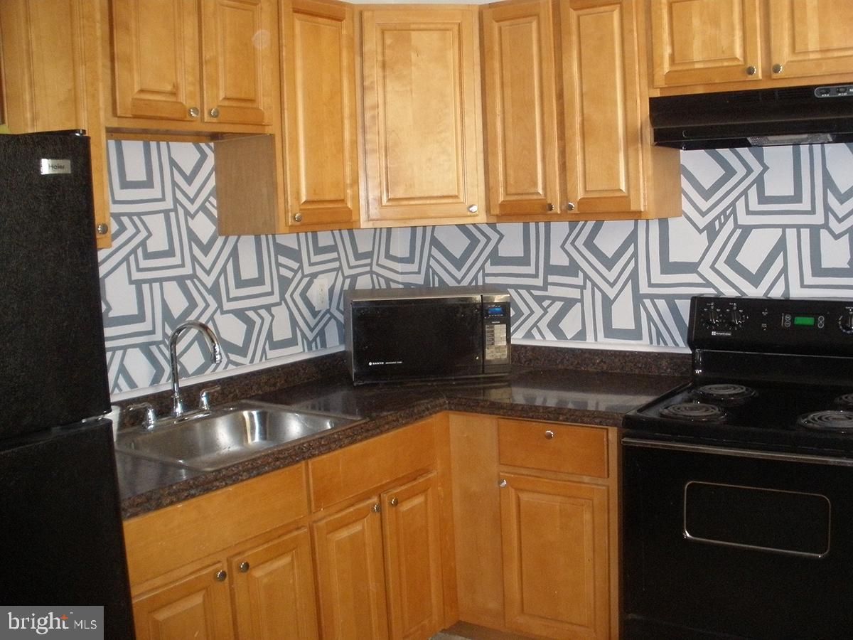 2010 W Oxford St Property Photo 6