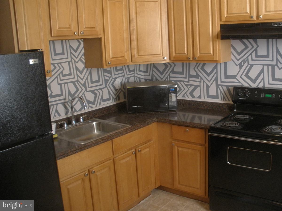 2010 W Oxford St Property Photo 7