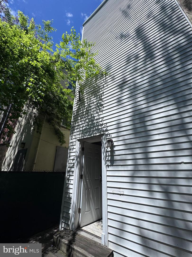 2010 W Oxford St Property Photo 18