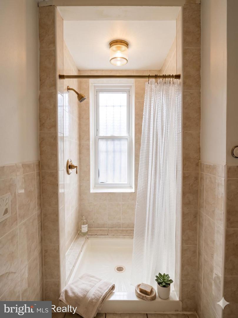 4640 Sansom St Property Photo 4