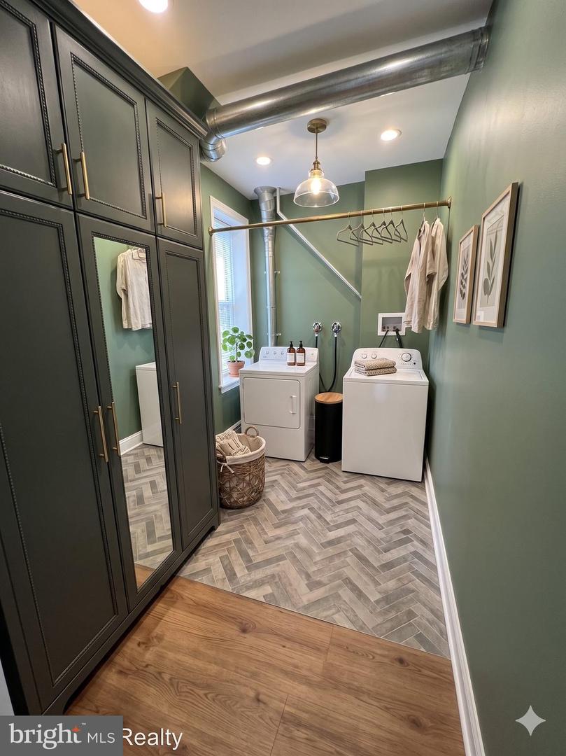 4640 Sansom St Property Photo 8