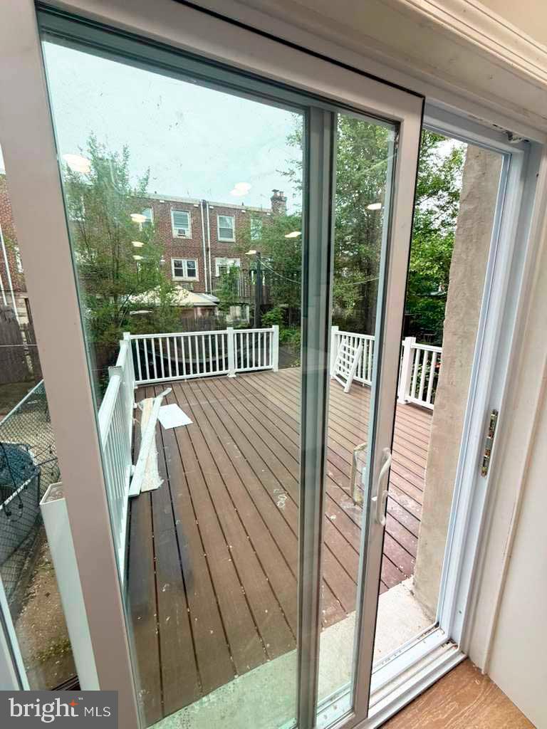 639 E Raymond St Property Photo 6