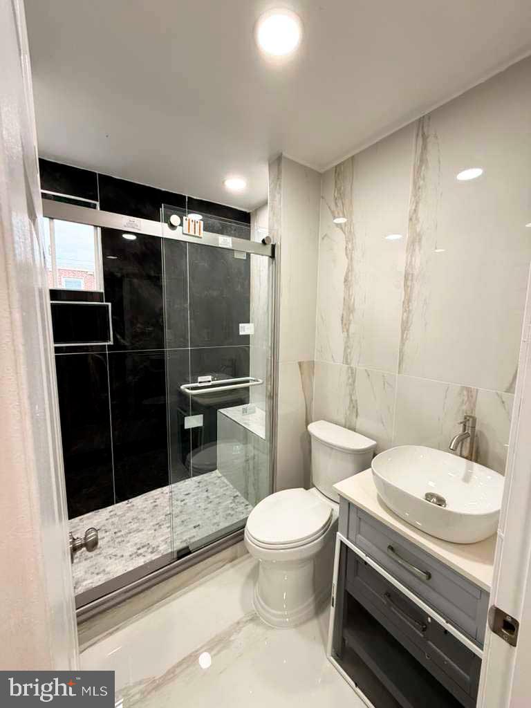 639 E Raymond St Property Photo 11