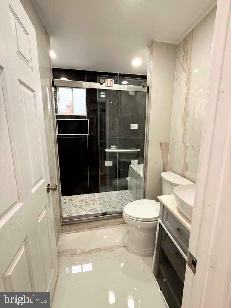 639 E Raymond St Property Photo 12