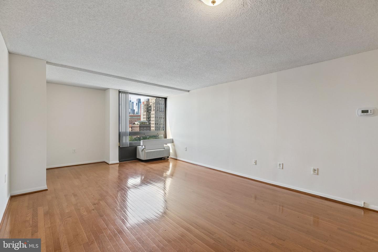 241 S 6th St #1206c Property Photo 1