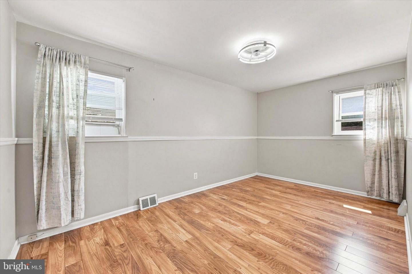 9029 Brous Ave Property Photo 9