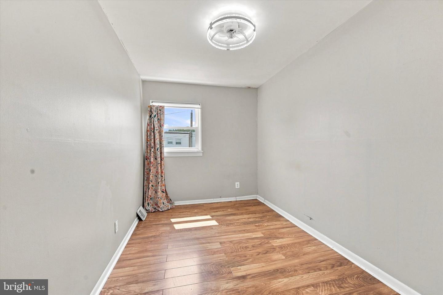 9029 Brous Ave Property Photo 11