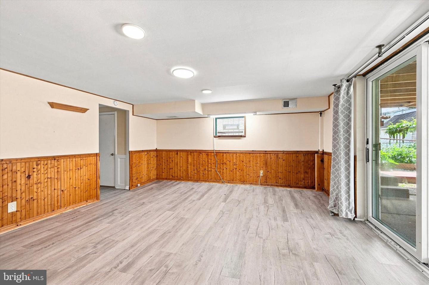 9029 Brous Ave Property Photo 12