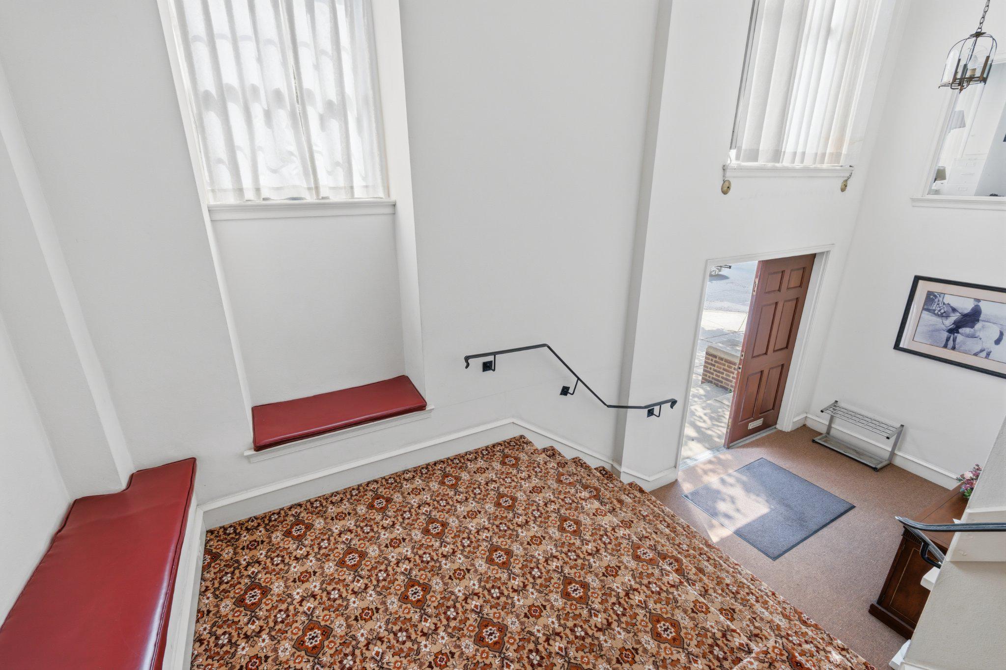 3711 Midvale Ave Property Photo 8