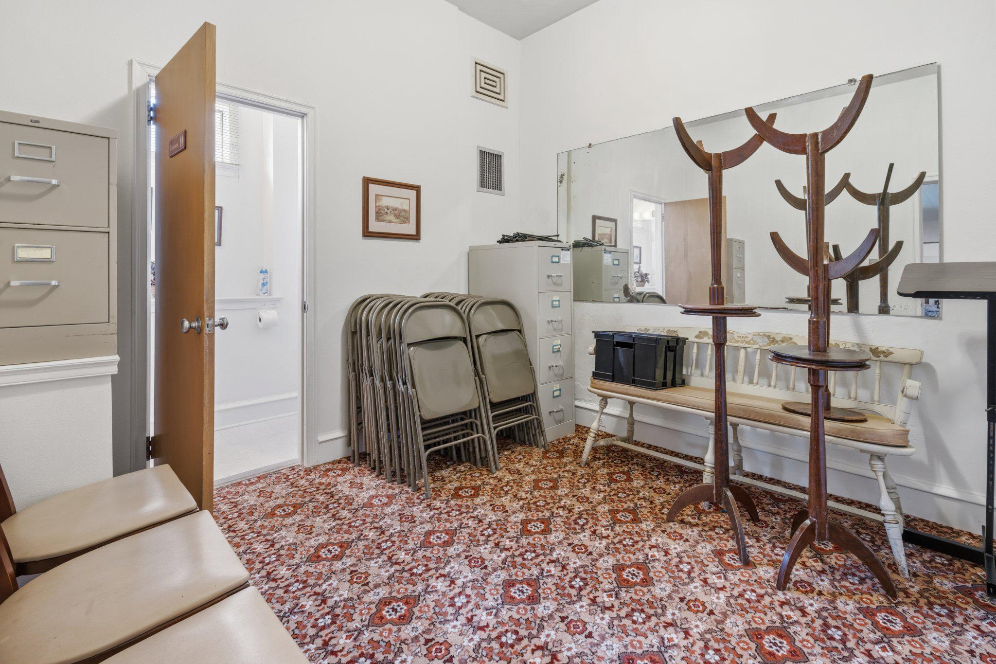 3711 Midvale Ave Property Photo 20