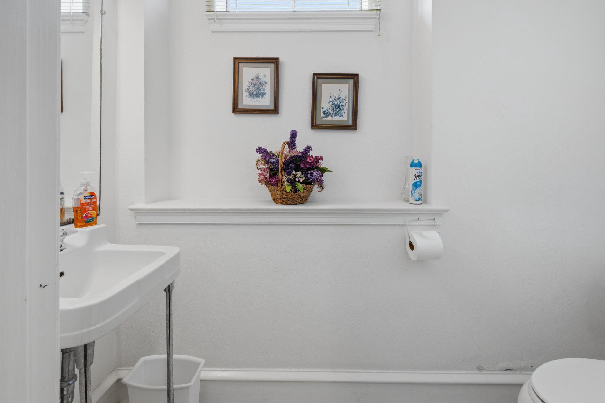 3711 Midvale Ave Property Photo 21