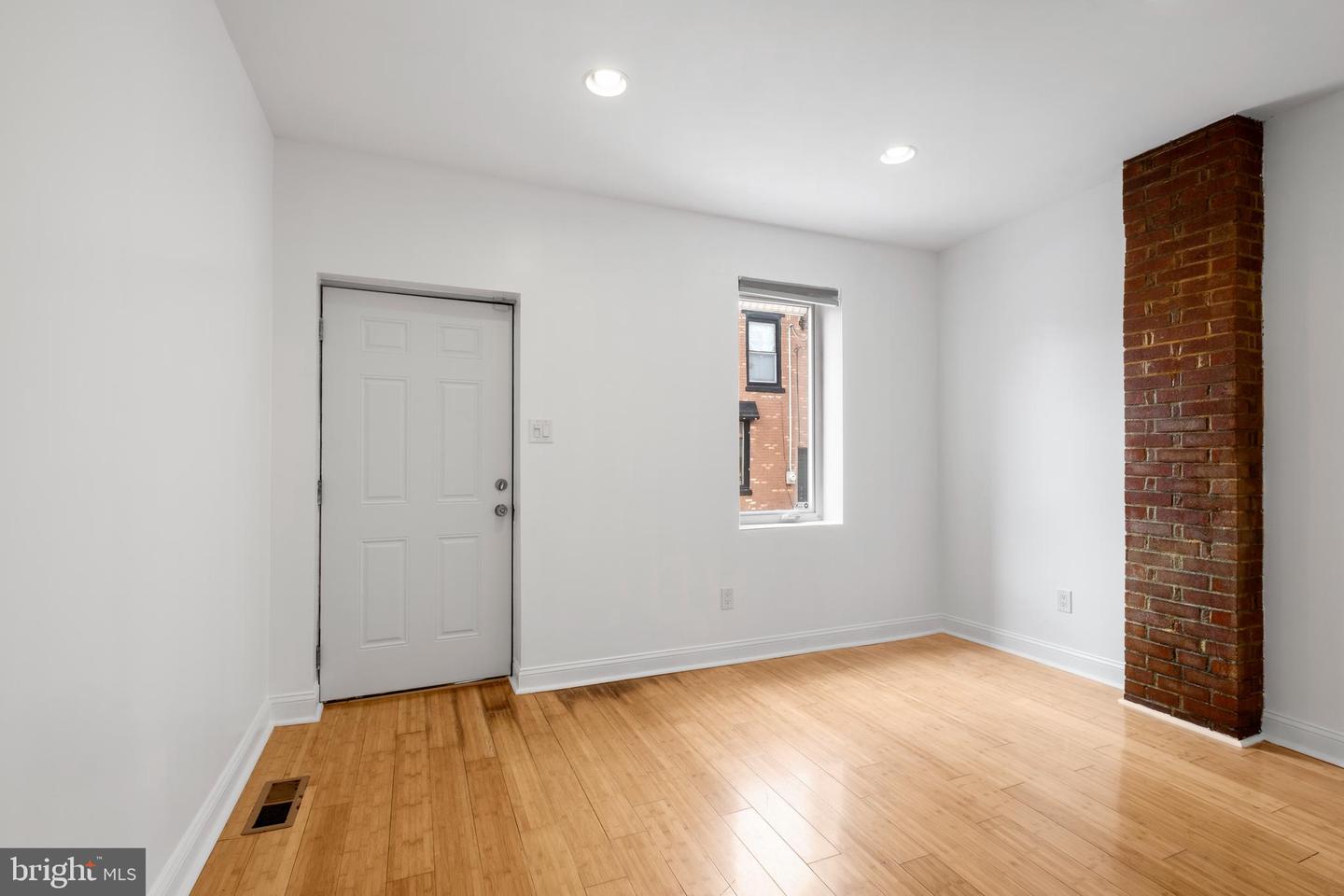 2539 Webb St Property Photo 4