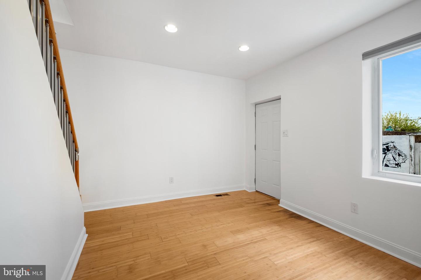 2539 Webb St Property Photo 6