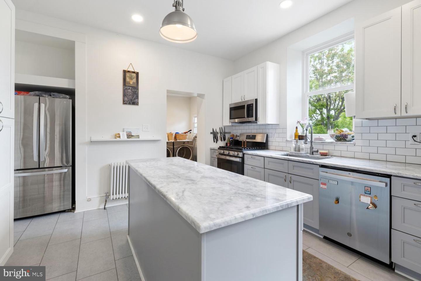 3504-08 Ainslie St Property Photo 9